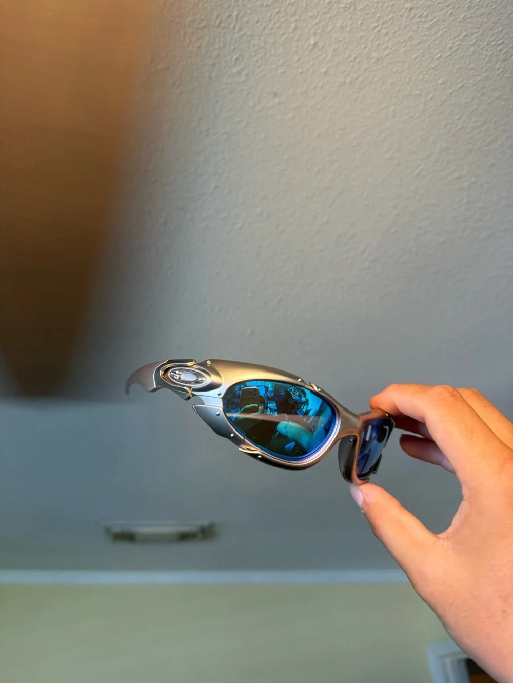 Men's Silver Frame Sunglasses with Blue Mirrored Lenses Oakleys